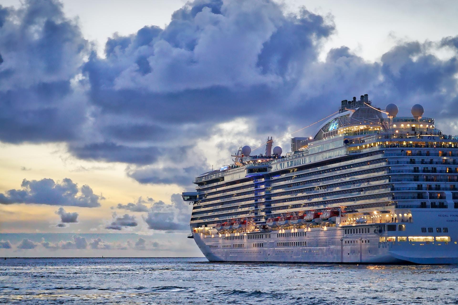 Infuse Your Family Vacay with Culture background